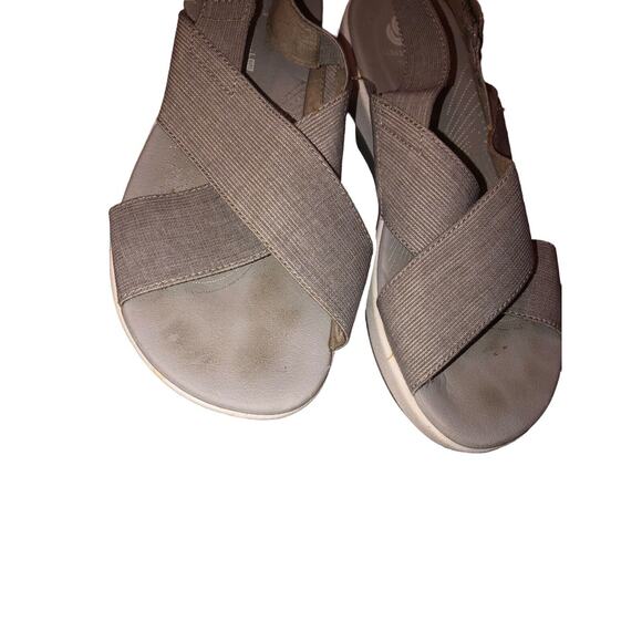 Clarks‎ Women's Gray Criss Cross Strap Comfort Walking Sandals - Picture 2 of 11